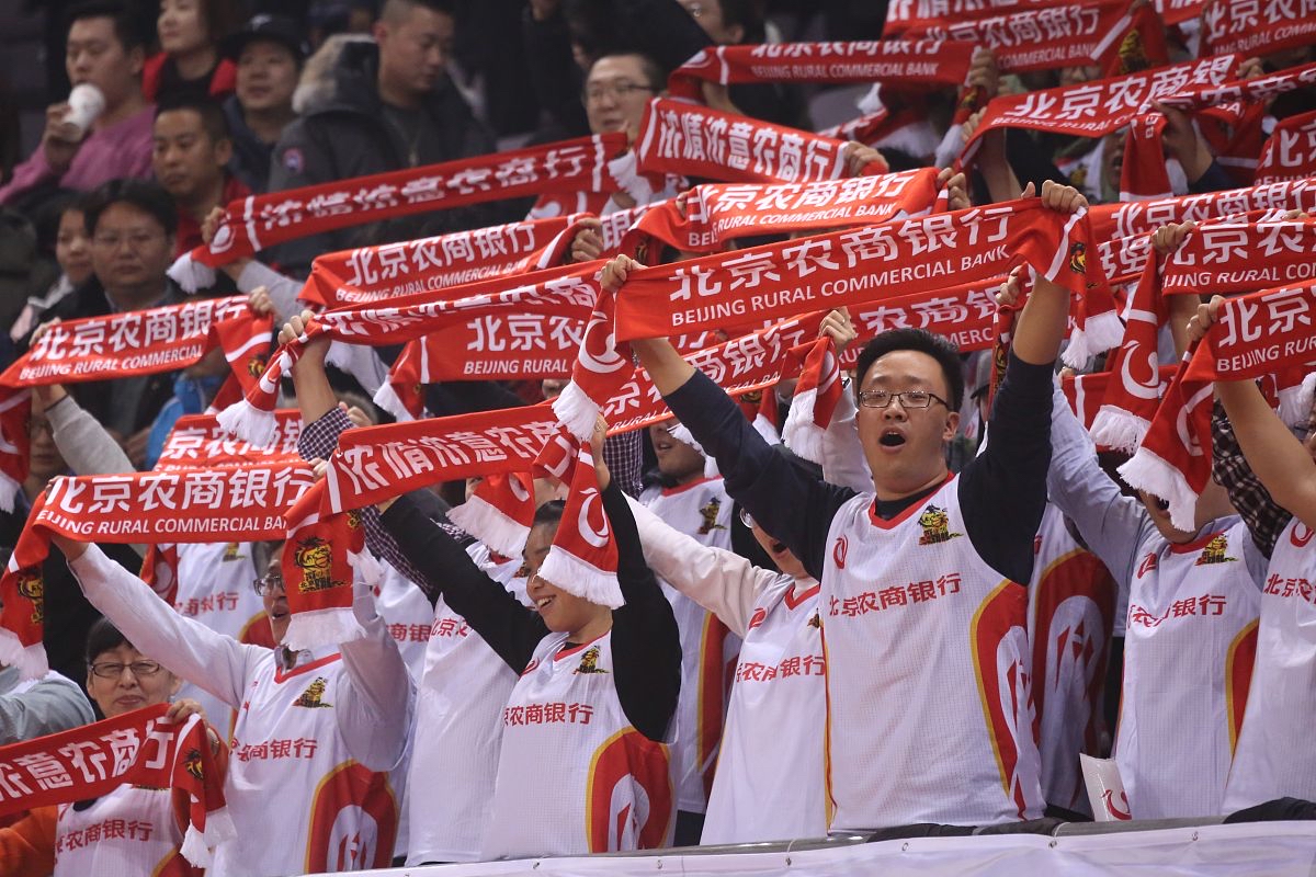 关于运动员在赛场上克服困难，以顽强毅力夺取胜利的信息