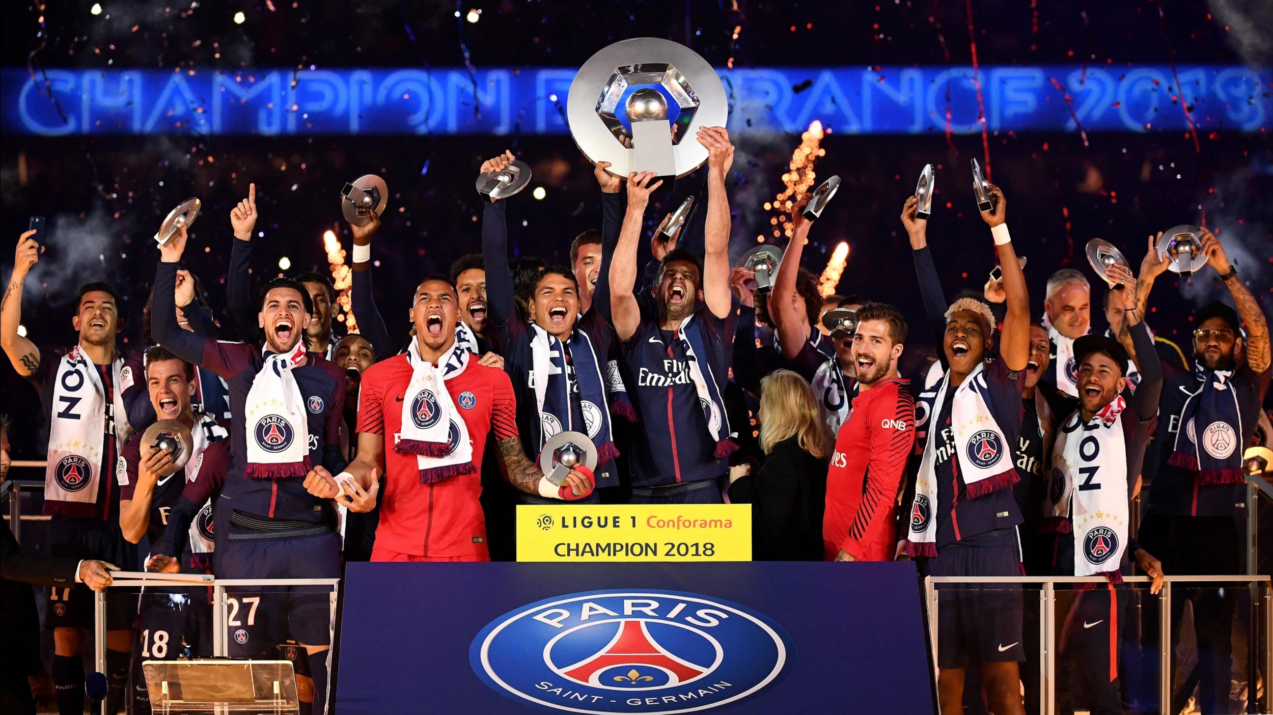 欧洲足球冠军联赛小组赛战局激烈