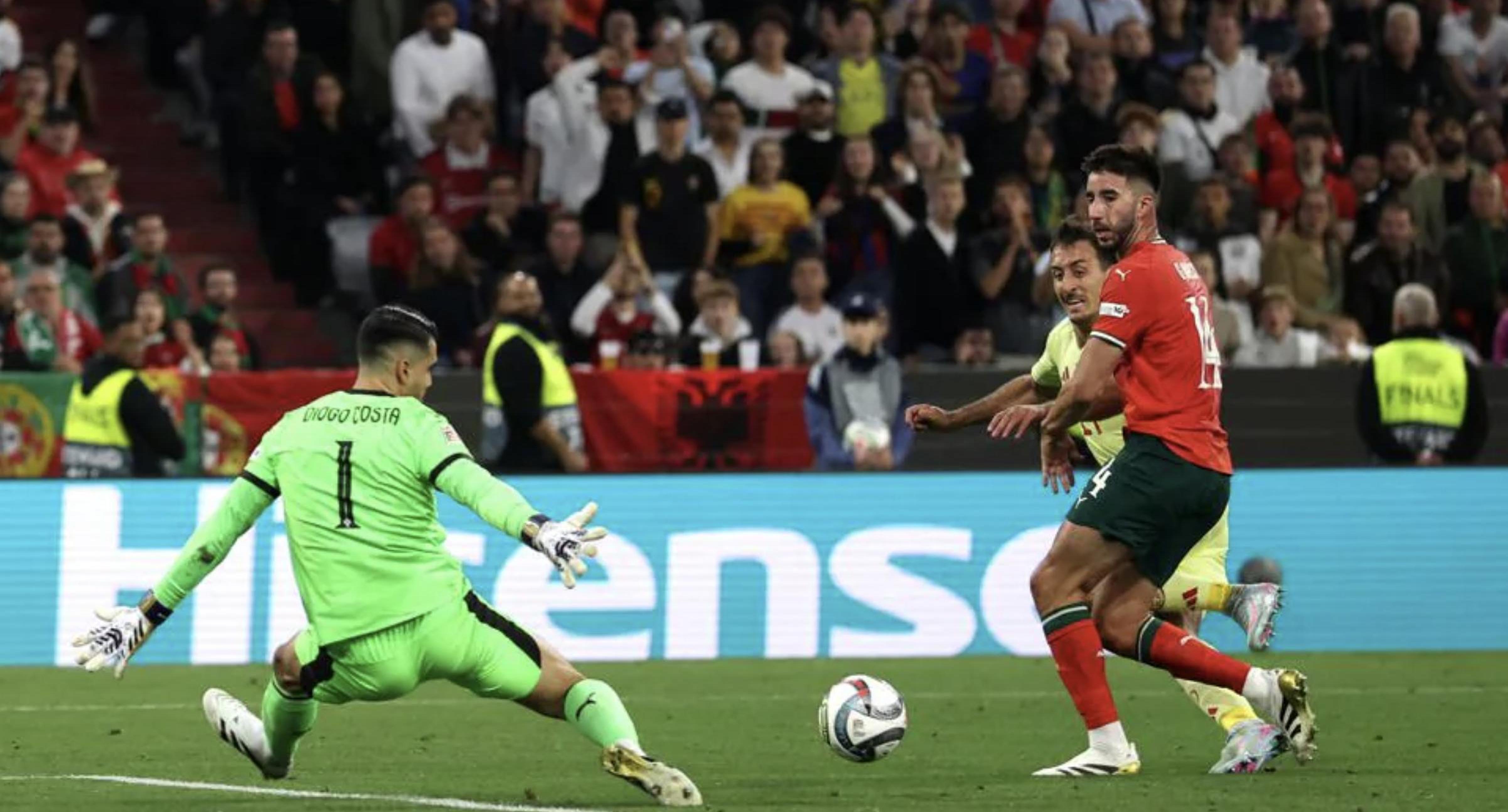 西班牙羽毛球选手稳扎稳打,成功闯入决赛 西班牙羽毛球选手稳扎稳打,成功闯入决赛