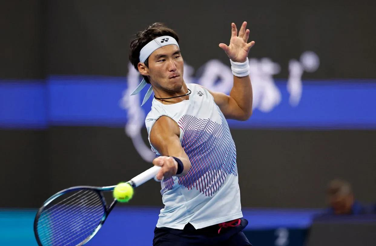 爱游戏官方入口-鲤城区欢乐足球赛上演，吸引无数球迷围观比赛！的简单介绍