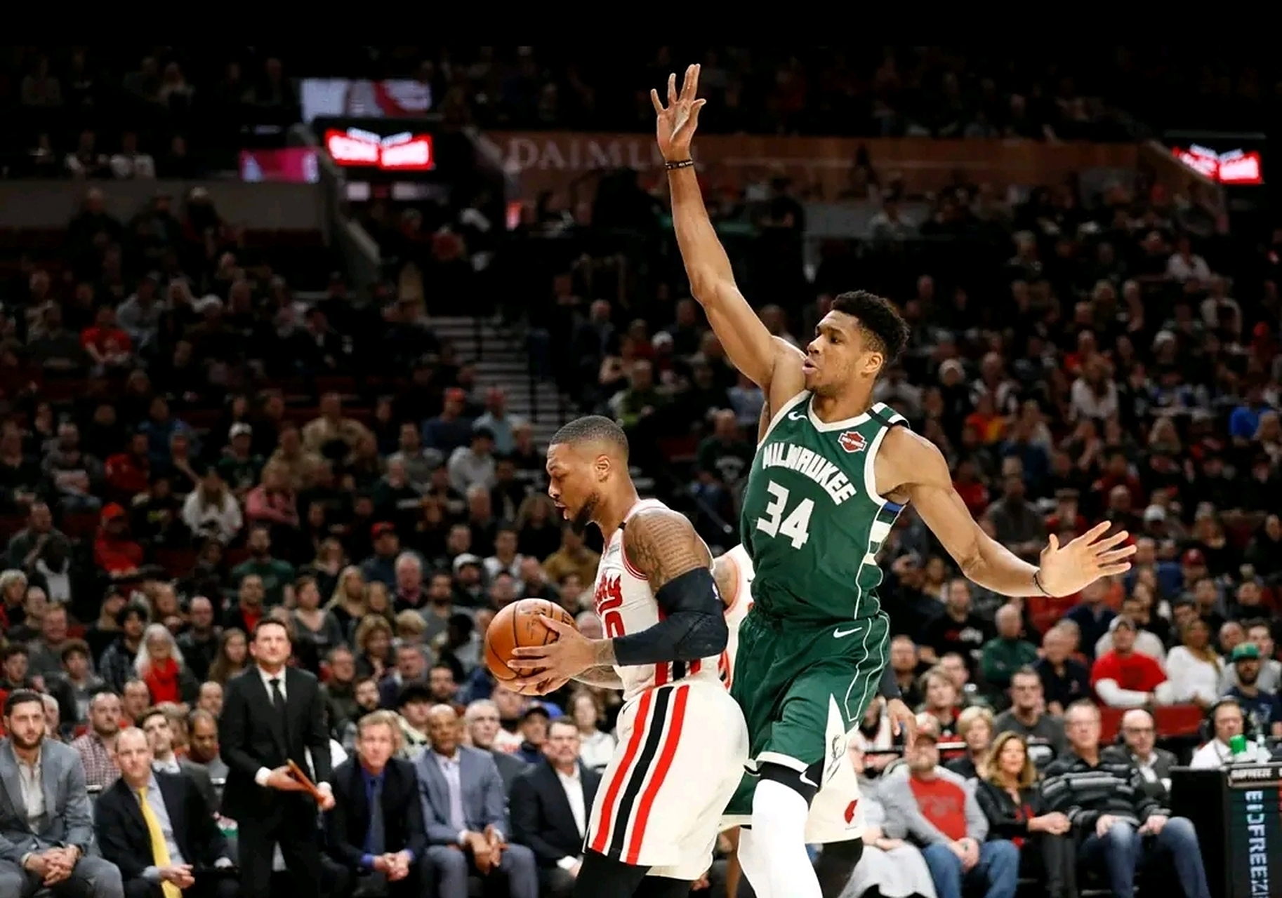 开拓者后卫利拉德四节分带队翻盘