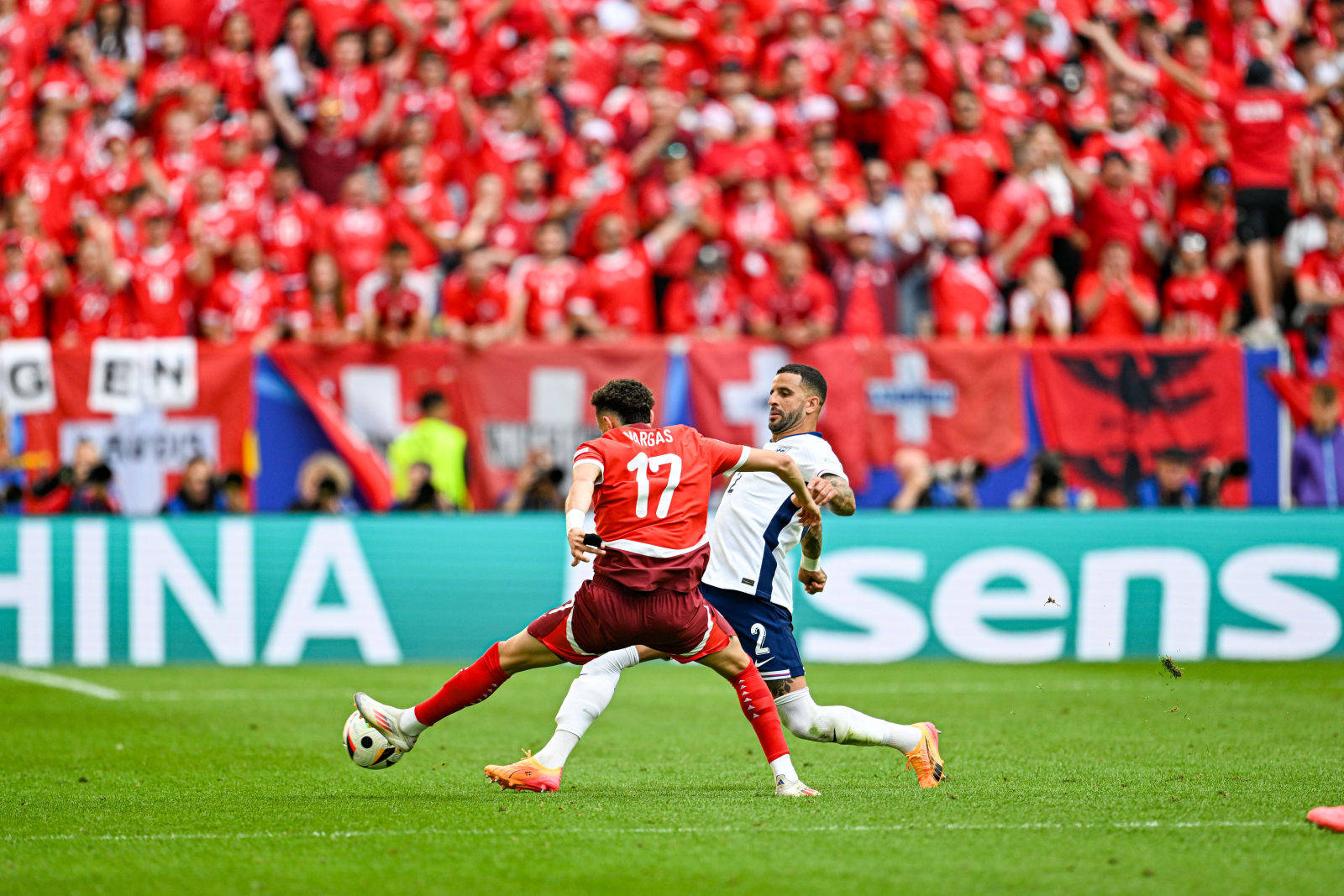 AYX体育赛事-瑞士队在欧锦赛上展现出扎实实力，获胜