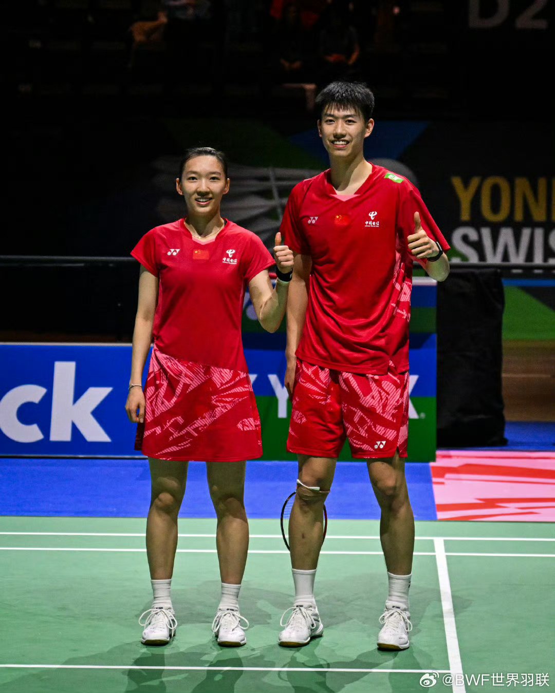 羽毛球赛场悬念重重，选手们实力均衡争胜负的简单介绍