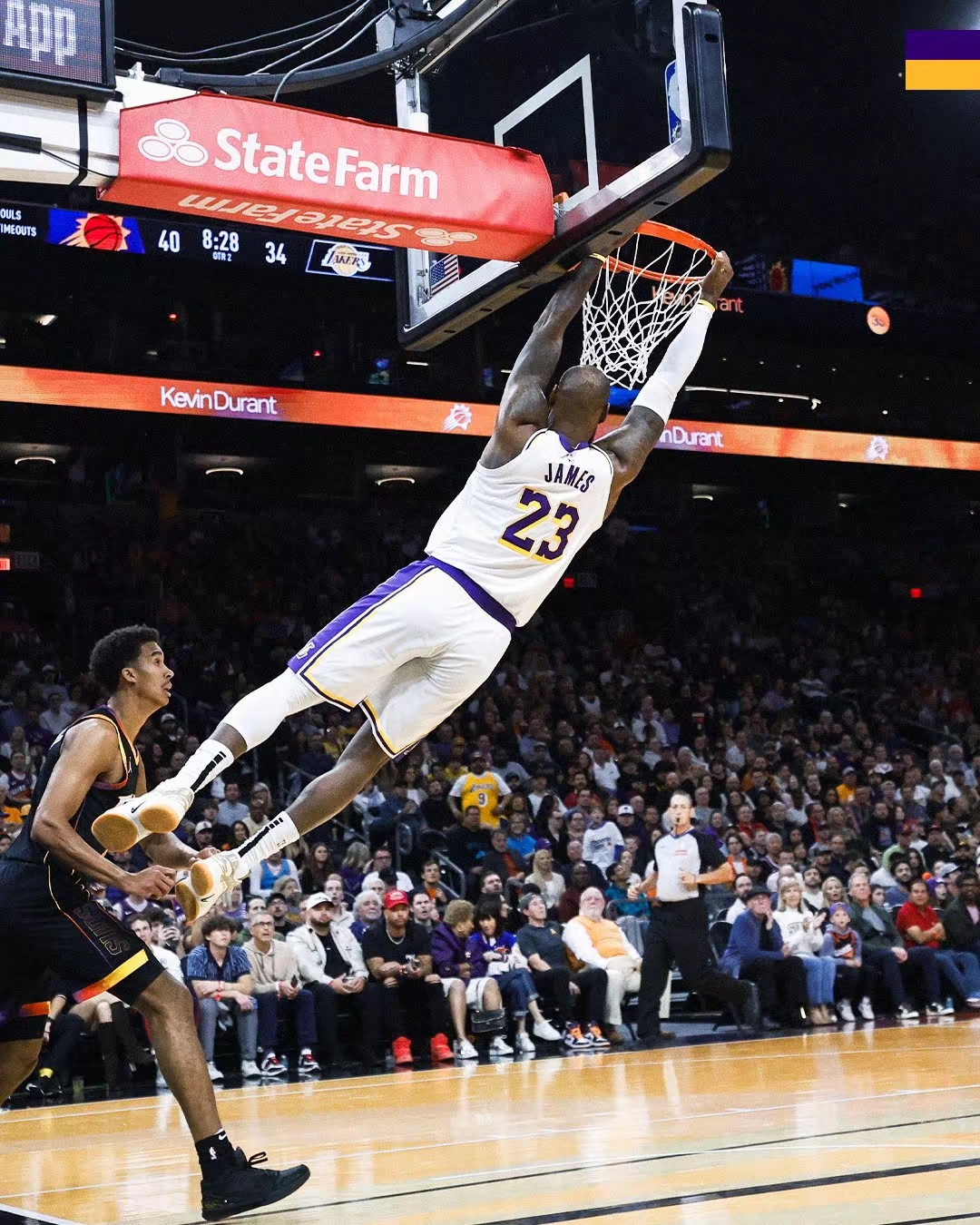 爱游戏在线-湖人击败国王，詹姆斯戴维斯火力全开双塔表现抢眼的简单介绍