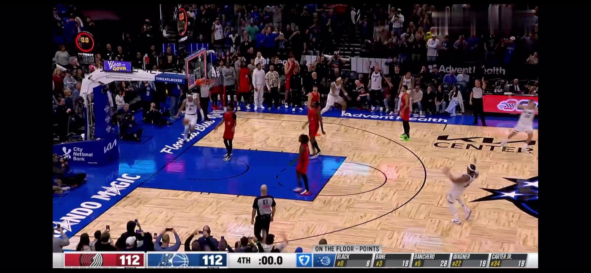 快船客场绝杀魔术，士气高昂展现团队力量的简单介绍