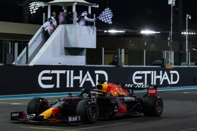 AYX体育赛事-关于梅赛德斯鏖战阿斯顿马丁，佩雷兹刷新纪录的信息