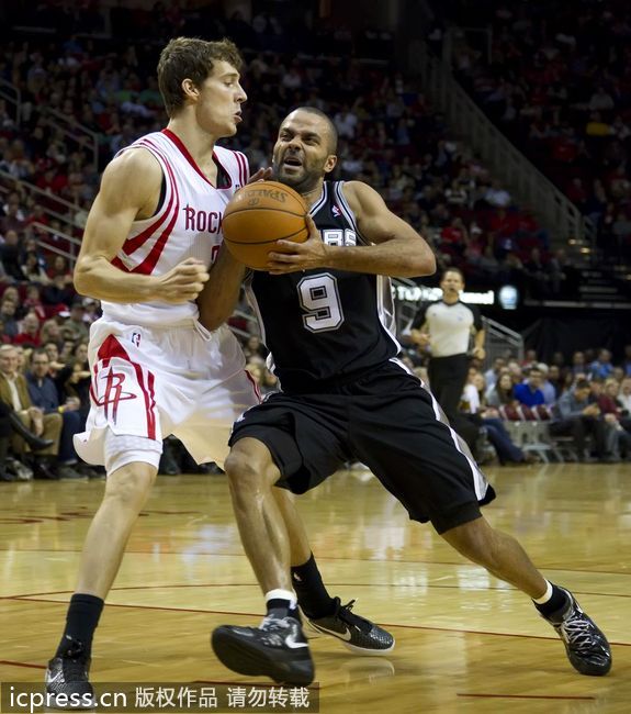 爱游戏官方-美国运动员在射箭比赛中击败对手